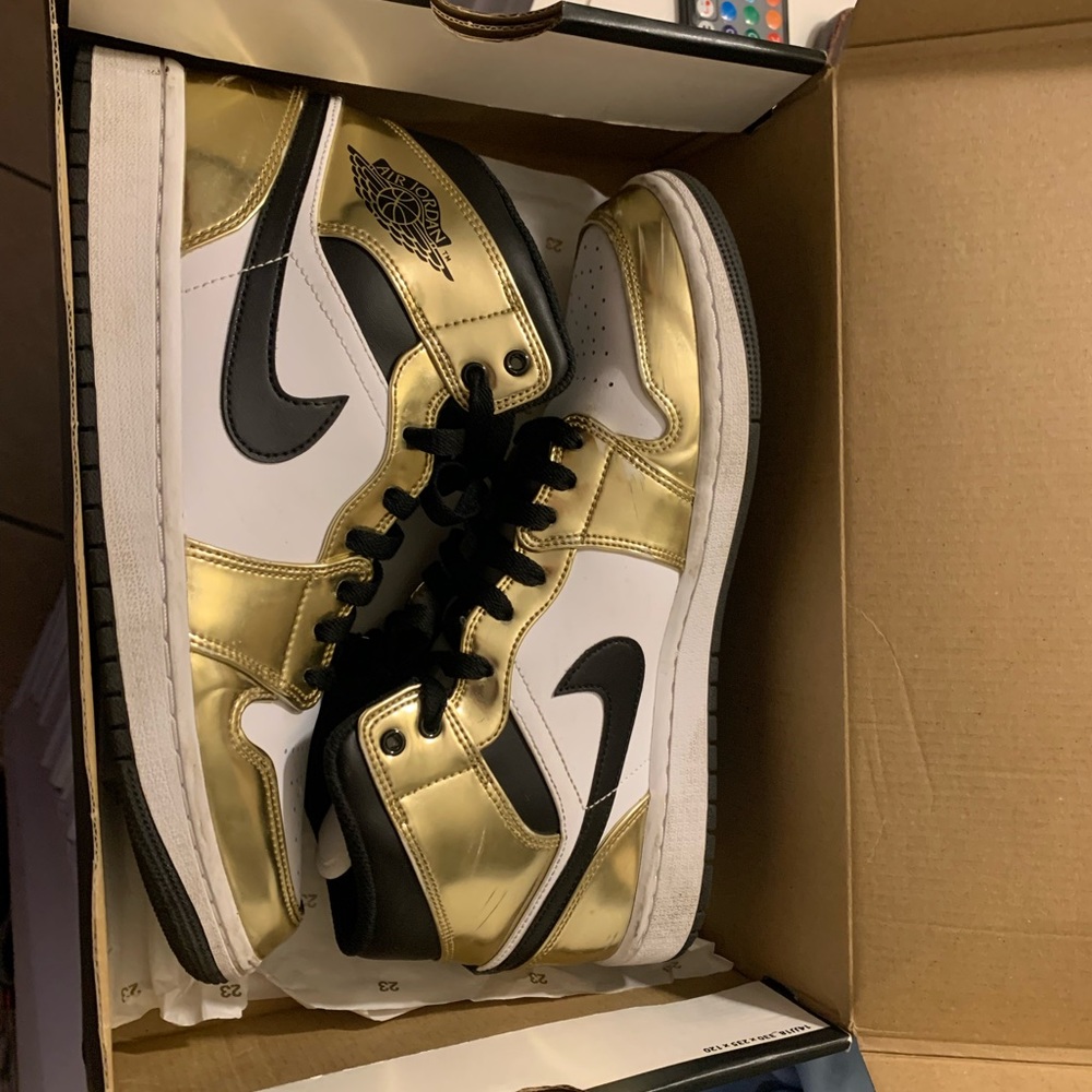 Jordan 1 mids